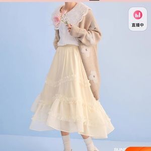 Ledin Asymmetrical Mesh Ruffle Midi Skirt
White / S